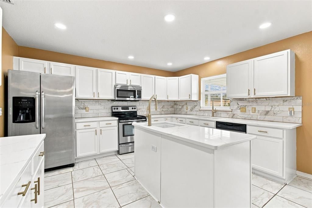 En Venta: $439,900 (4 camas, 3 baños, 3038 Pies cuadrados)