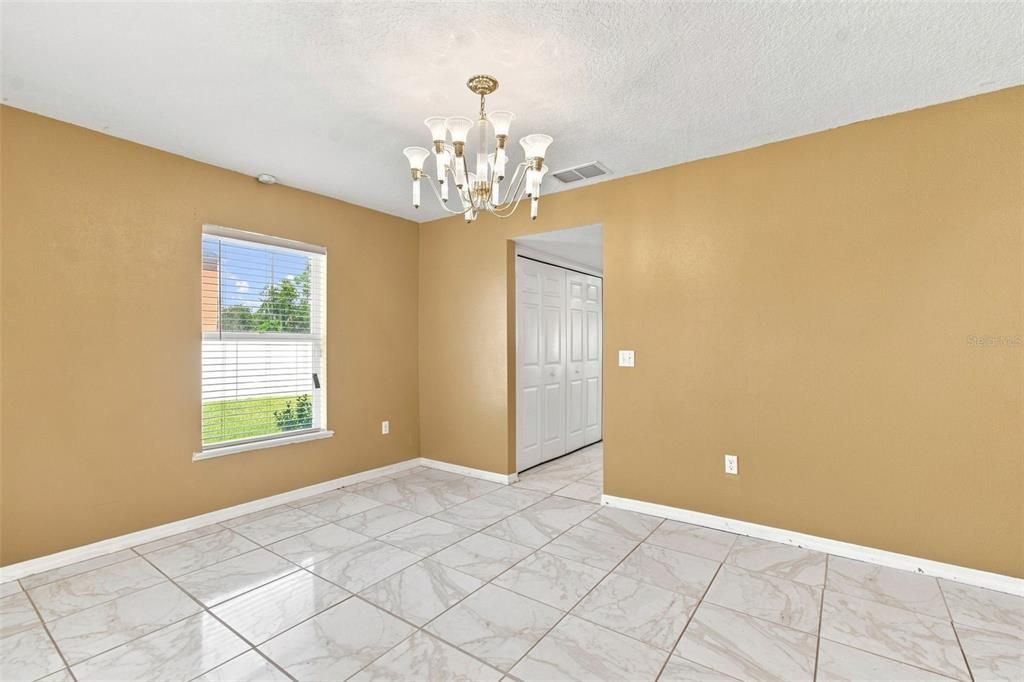 En Venta: $439,900 (4 camas, 3 baños, 3038 Pies cuadrados)