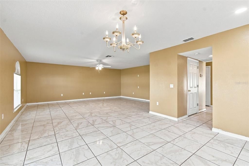 En Venta: $439,900 (4 camas, 3 baños, 3038 Pies cuadrados)