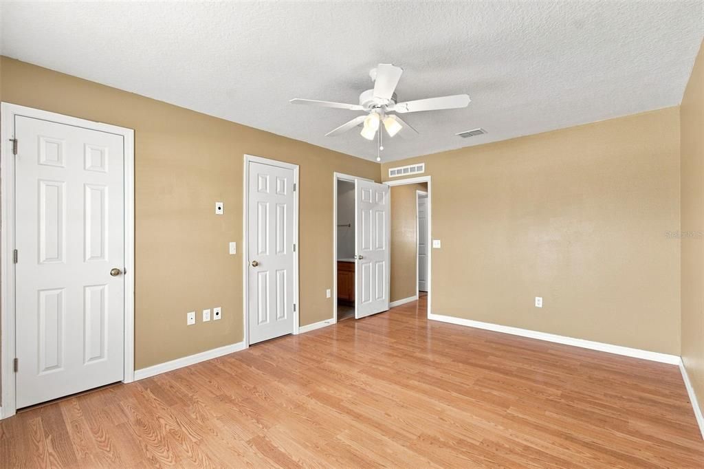 En Venta: $439,900 (4 camas, 3 baños, 3038 Pies cuadrados)