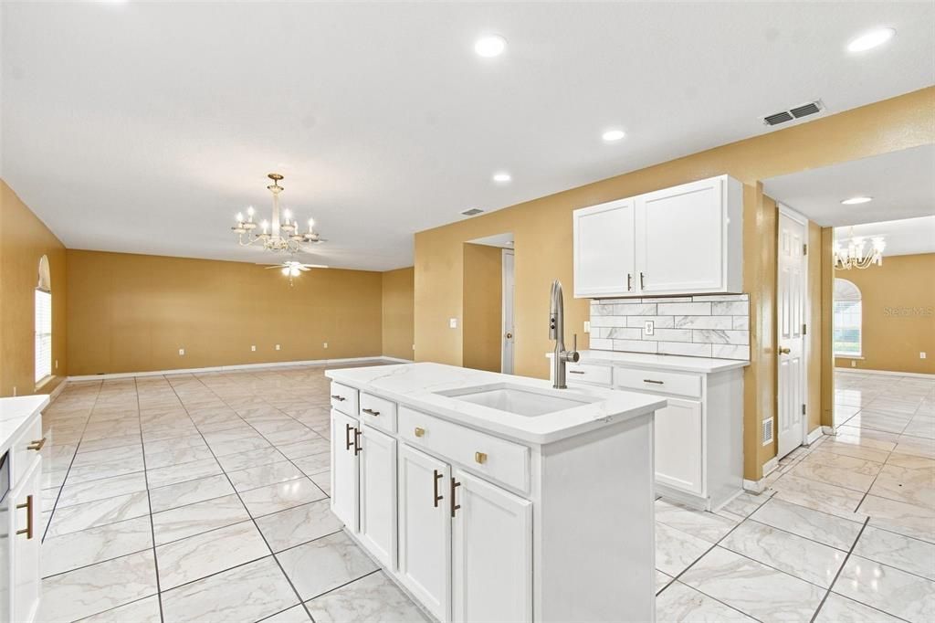 En Venta: $439,900 (4 camas, 3 baños, 3038 Pies cuadrados)