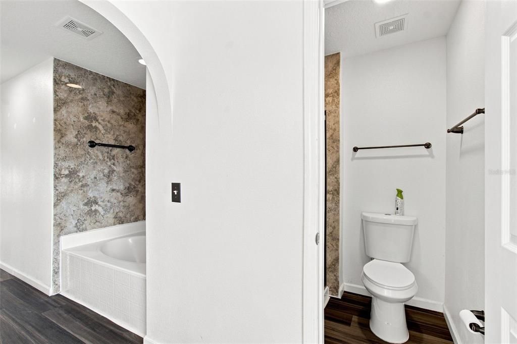 En Venta: $439,900 (4 camas, 3 baños, 3038 Pies cuadrados)