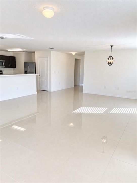 En Venta: $338,000 (4 camas, 2 baños, 2004 Pies cuadrados)