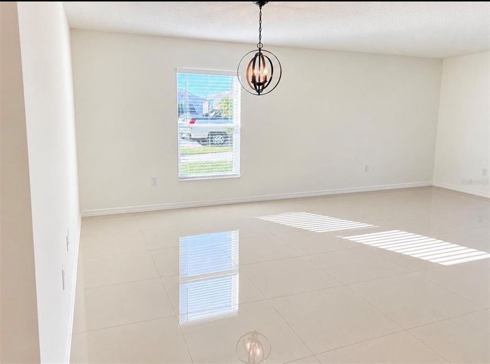 En Venta: $338,000 (4 camas, 2 baños, 2004 Pies cuadrados)