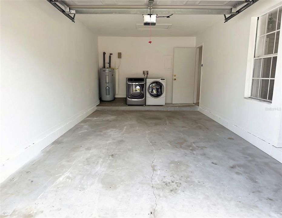 For Rent: $2,100 (3 beds, 2 baths, 1228 Square Feet)