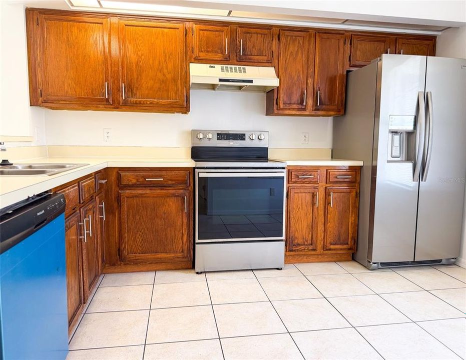 For Rent: $2,100 (3 beds, 2 baths, 1228 Square Feet)