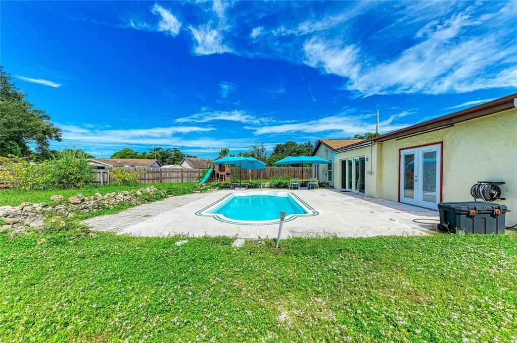For Sale: $399,900 (3 beds, 2 baths, 2052 Square Feet)