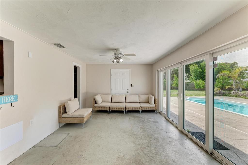 For Sale: $399,900 (3 beds, 2 baths, 2052 Square Feet)