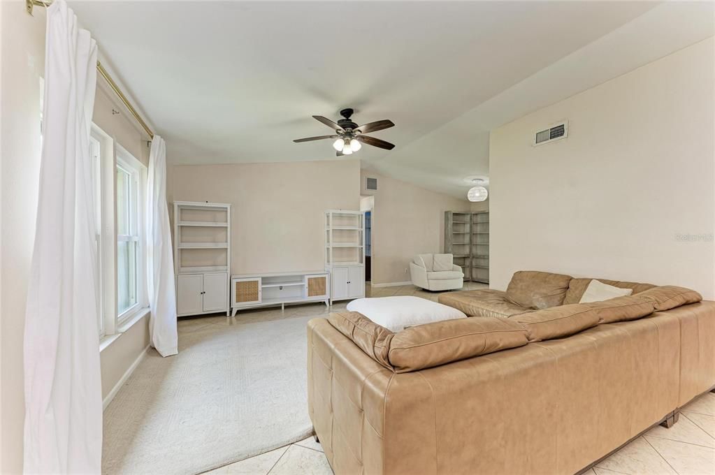 For Sale: $399,900 (3 beds, 2 baths, 2052 Square Feet)