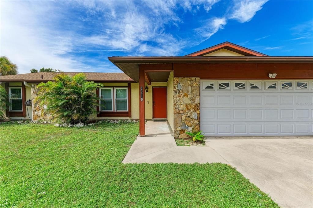 For Sale: $399,900 (3 beds, 2 baths, 2052 Square Feet)