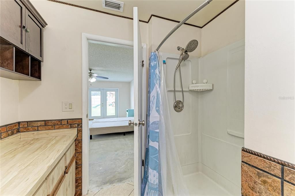 For Sale: $399,900 (3 beds, 2 baths, 2052 Square Feet)