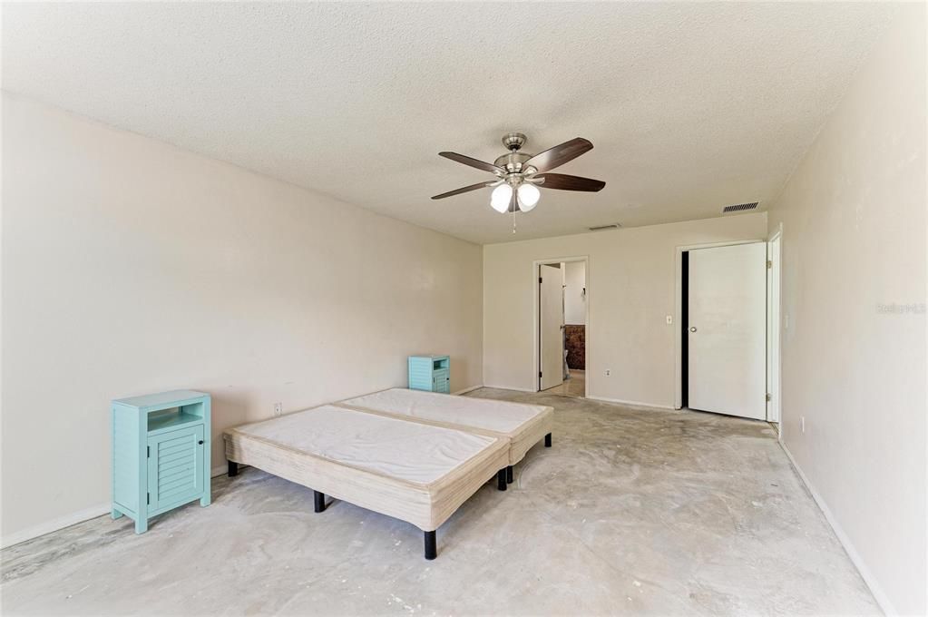 For Sale: $399,900 (3 beds, 2 baths, 2052 Square Feet)