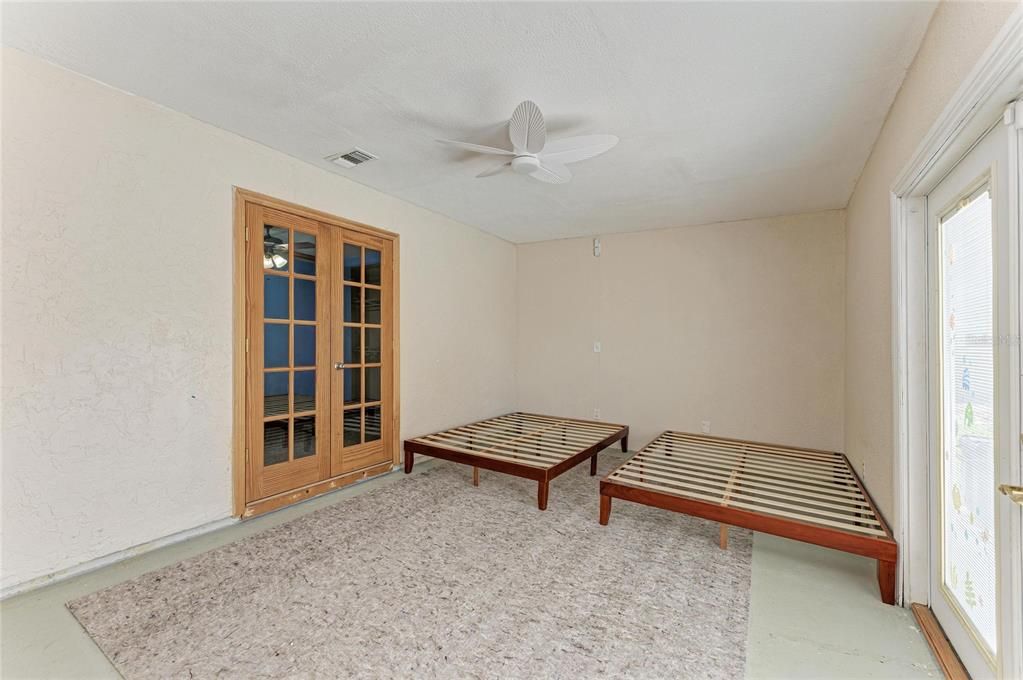For Sale: $399,900 (3 beds, 2 baths, 2052 Square Feet)
