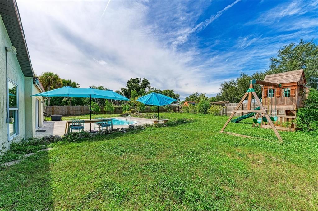 For Sale: $399,900 (3 beds, 2 baths, 2052 Square Feet)