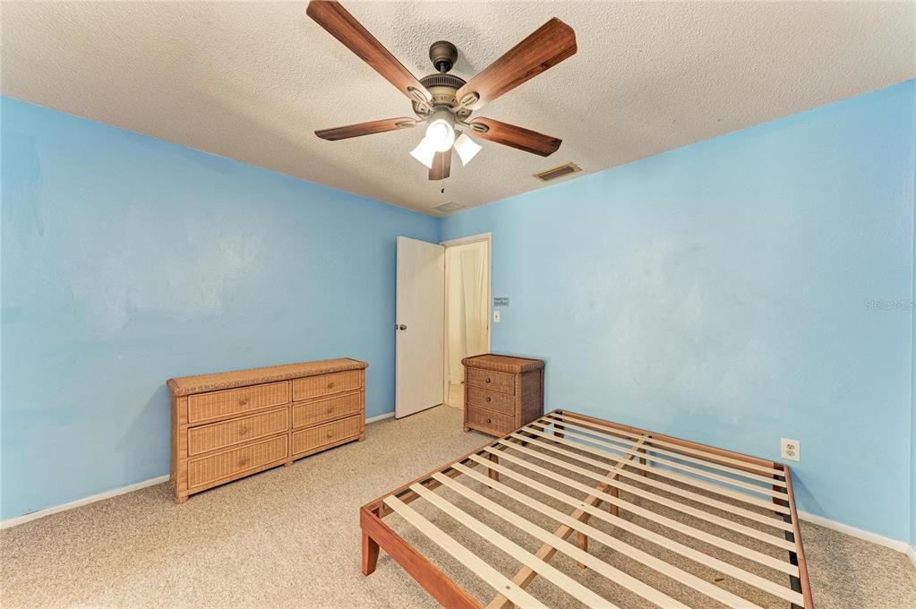 For Sale: $399,900 (3 beds, 2 baths, 2052 Square Feet)