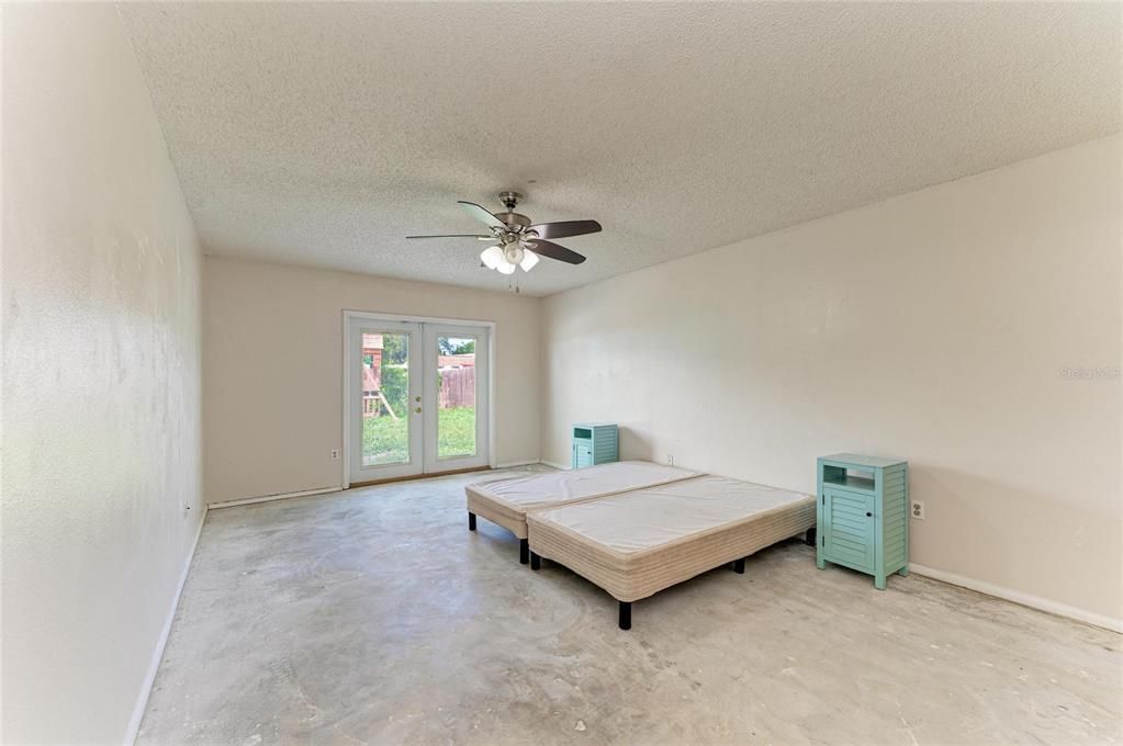 For Sale: $399,900 (3 beds, 2 baths, 2052 Square Feet)