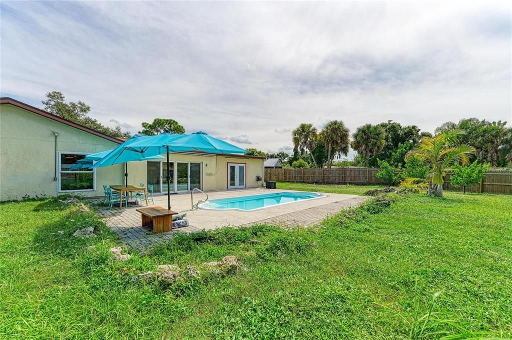 For Sale: $399,900 (3 beds, 2 baths, 2052 Square Feet)