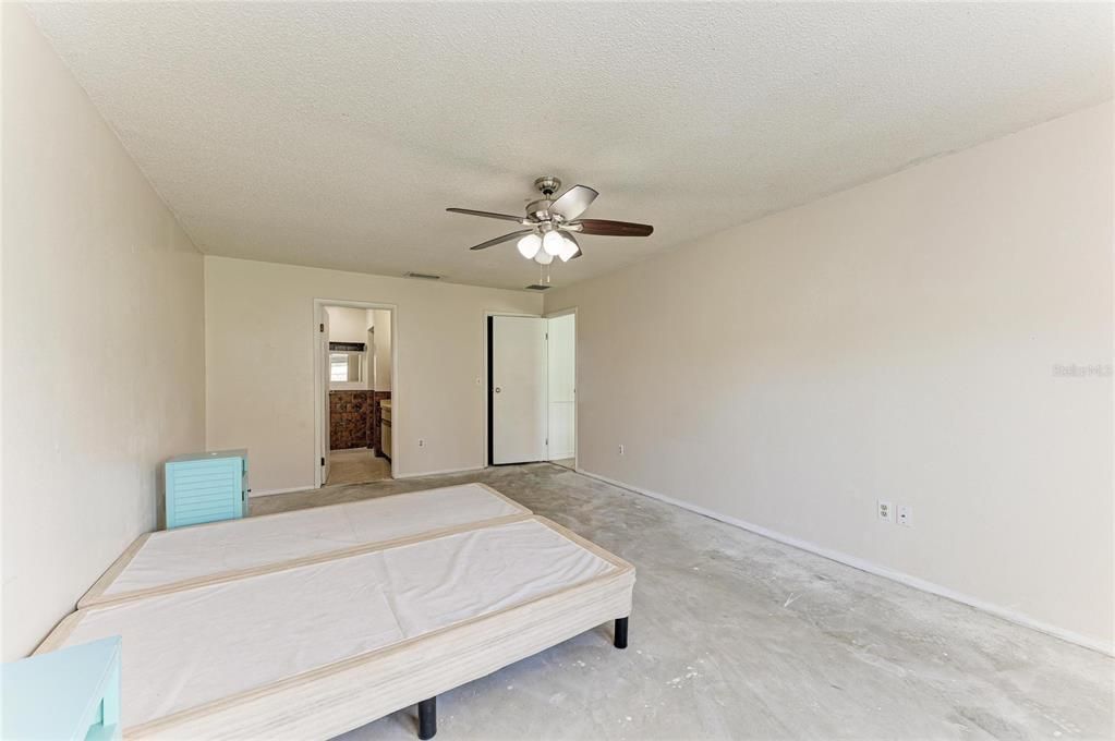 For Sale: $399,900 (3 beds, 2 baths, 2052 Square Feet)