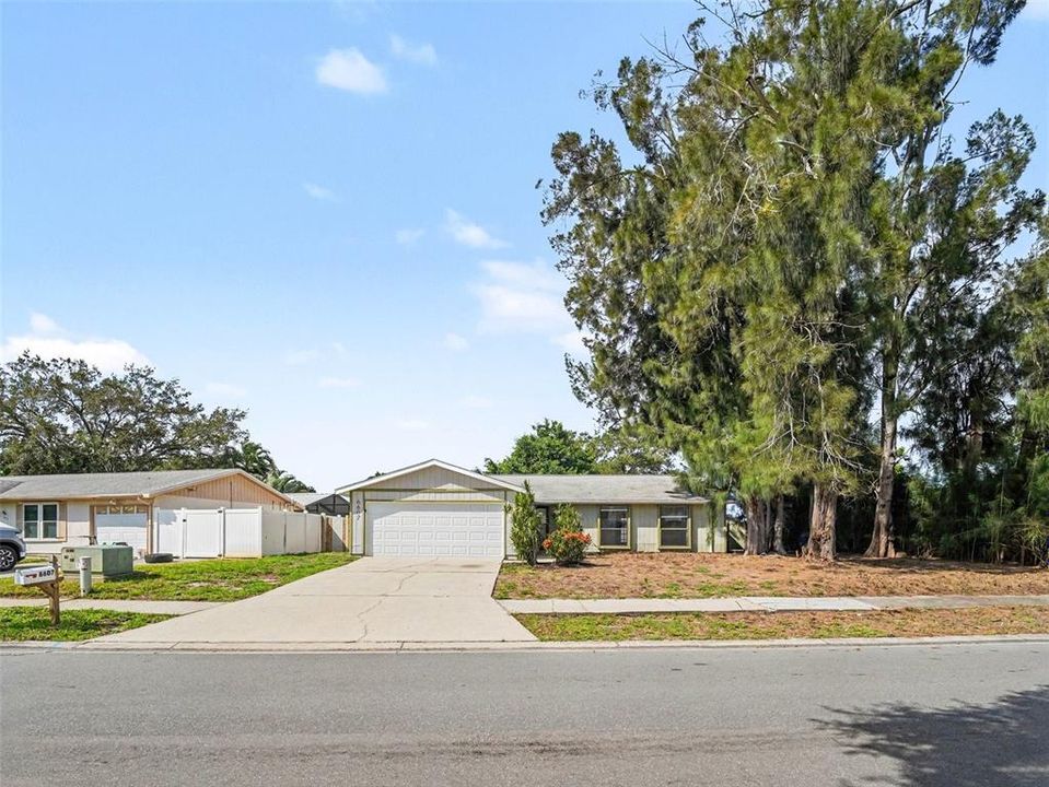 For Sale: $349,900 (3 beds, 2 baths, 1404 Square Feet)