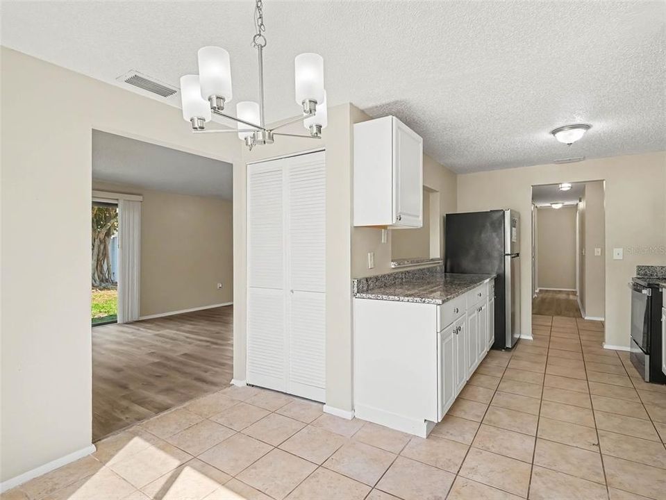 For Sale: $349,900 (3 beds, 2 baths, 1404 Square Feet)