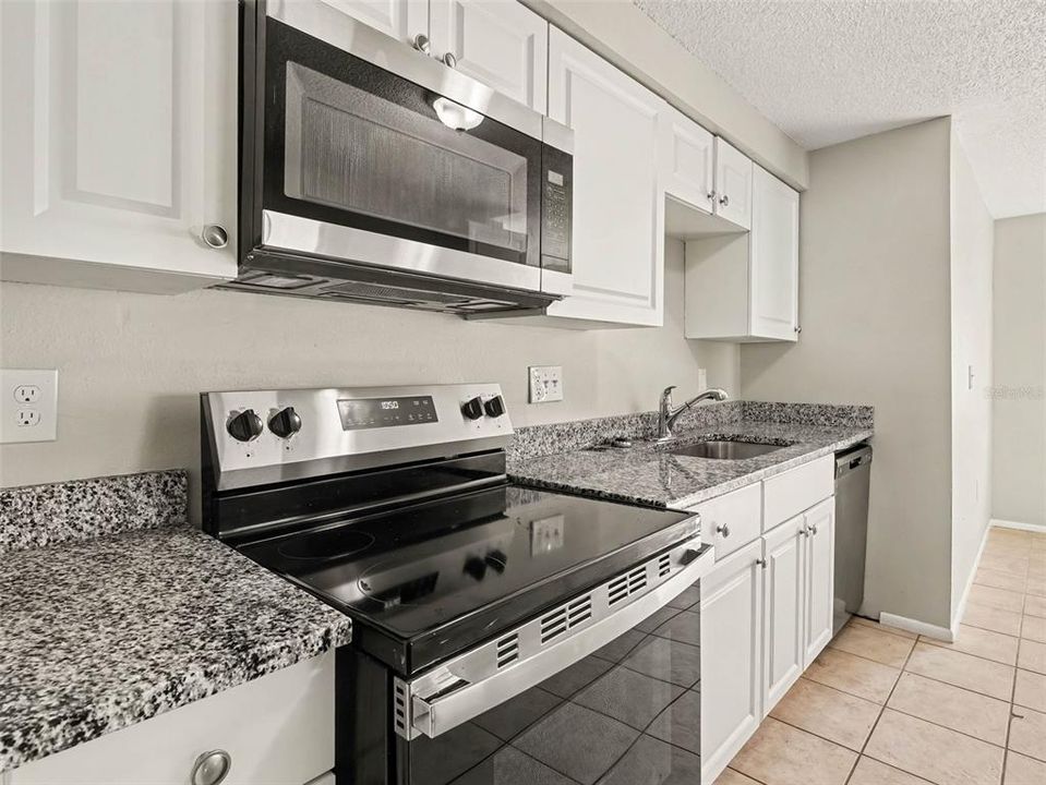 For Sale: $349,900 (3 beds, 2 baths, 1404 Square Feet)