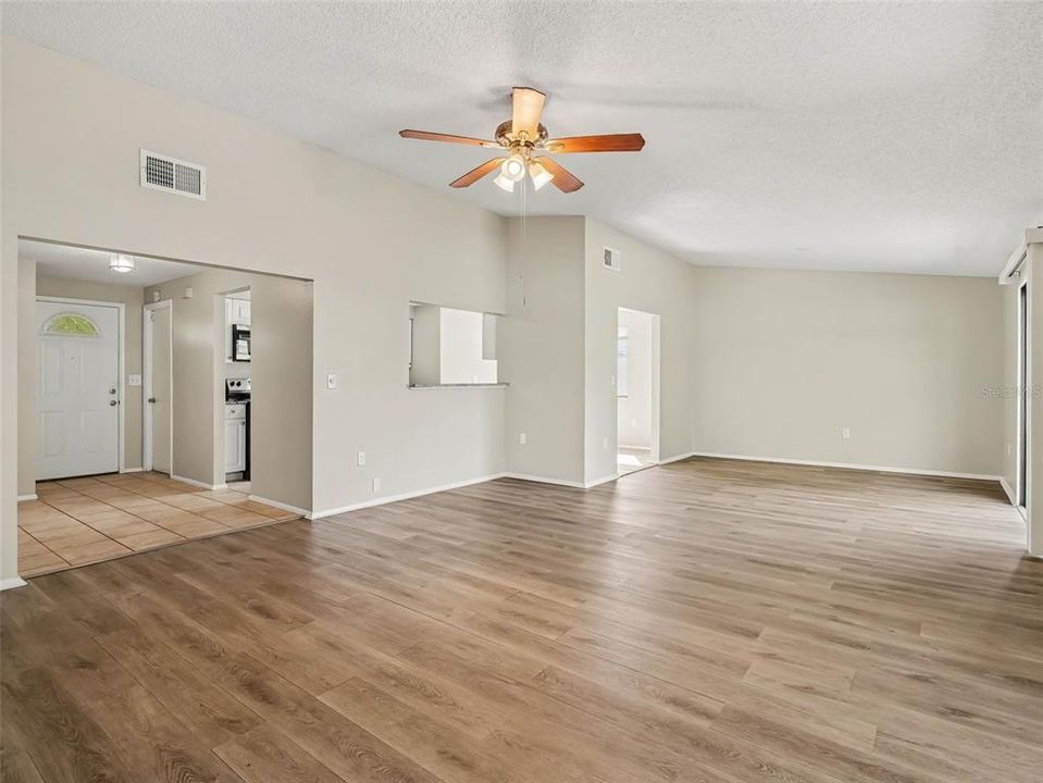 For Sale: $349,900 (3 beds, 2 baths, 1404 Square Feet)
