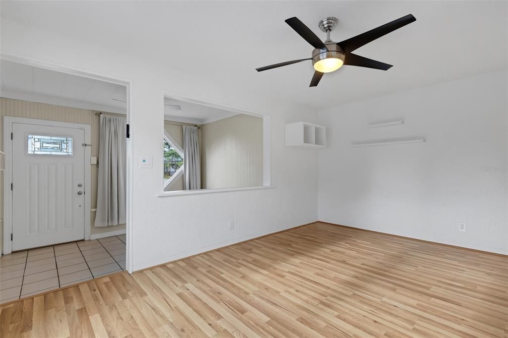 На продажу: $375,000 (3 спален, 1 ванн, 1136 Квадратных фут)
