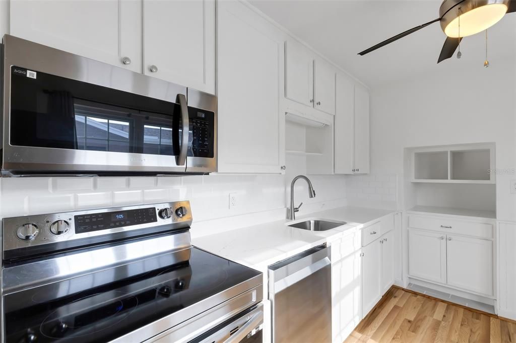 На продажу: $375,000 (3 спален, 1 ванн, 1136 Квадратных фут)