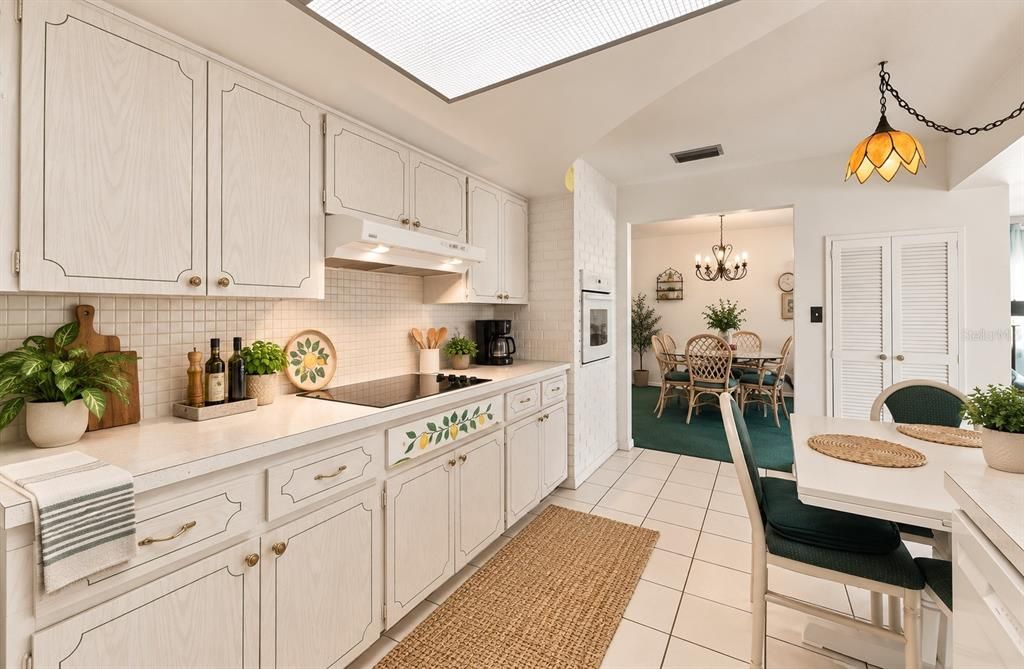 For Sale: $377,000 (2 beds, 2 baths, 1369 Square Feet)