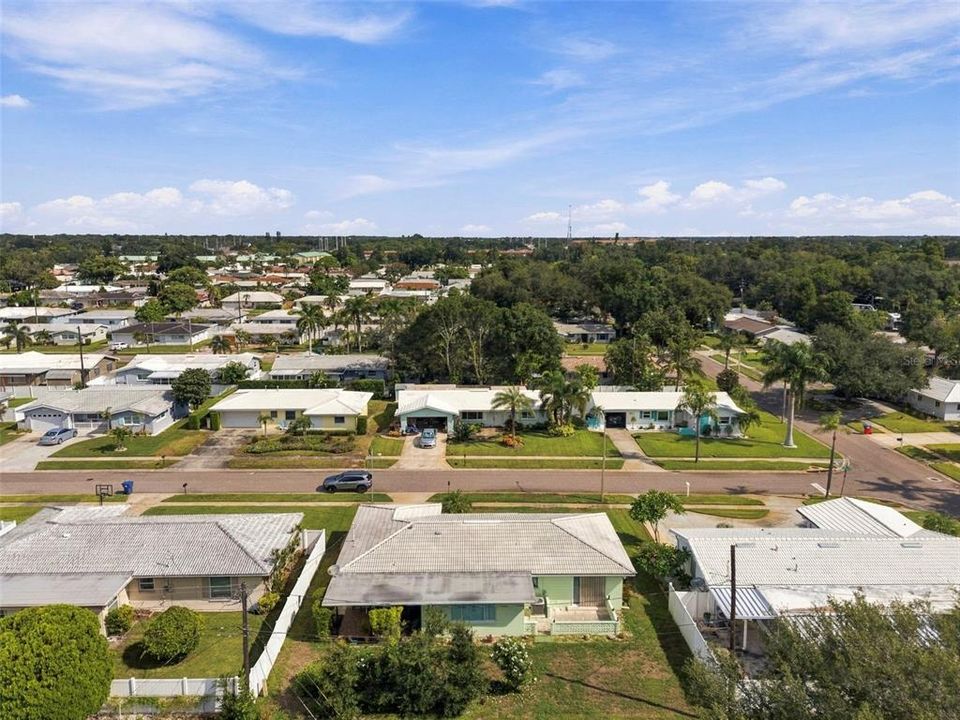 For Sale: $377,000 (2 beds, 2 baths, 1369 Square Feet)