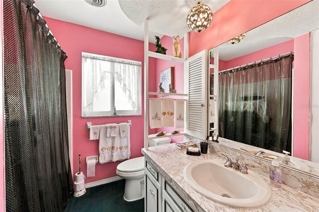 For Sale: $377,000 (2 beds, 2 baths, 1369 Square Feet)