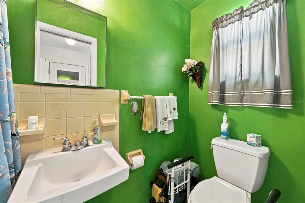 For Sale: $377,000 (2 beds, 2 baths, 1369 Square Feet)