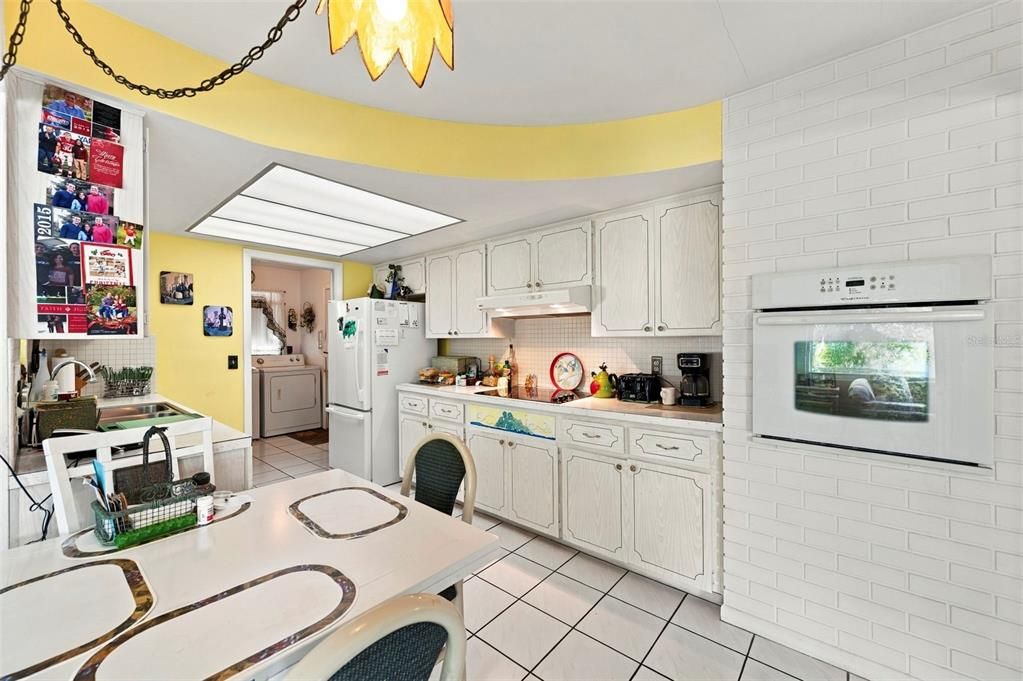 For Sale: $377,000 (2 beds, 2 baths, 1369 Square Feet)