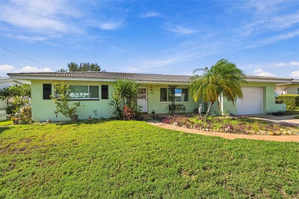 For Sale: $377,000 (2 beds, 2 baths, 1369 Square Feet)
