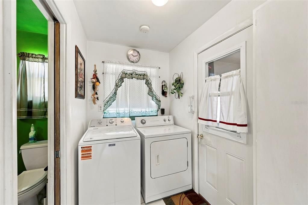 For Sale: $377,000 (2 beds, 2 baths, 1369 Square Feet)