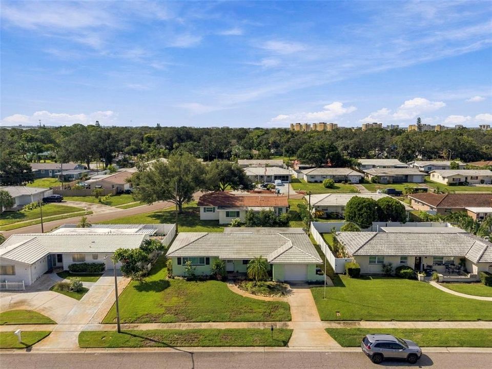 For Sale: $377,000 (2 beds, 2 baths, 1369 Square Feet)