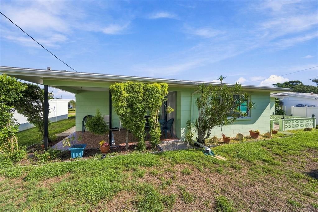 For Sale: $377,000 (2 beds, 2 baths, 1369 Square Feet)