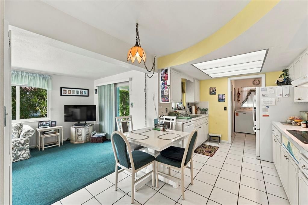 For Sale: $377,000 (2 beds, 2 baths, 1369 Square Feet)