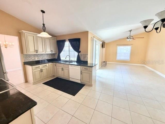For Rent: $1,995 (3 beds, 2 baths, 1730 Square Feet)