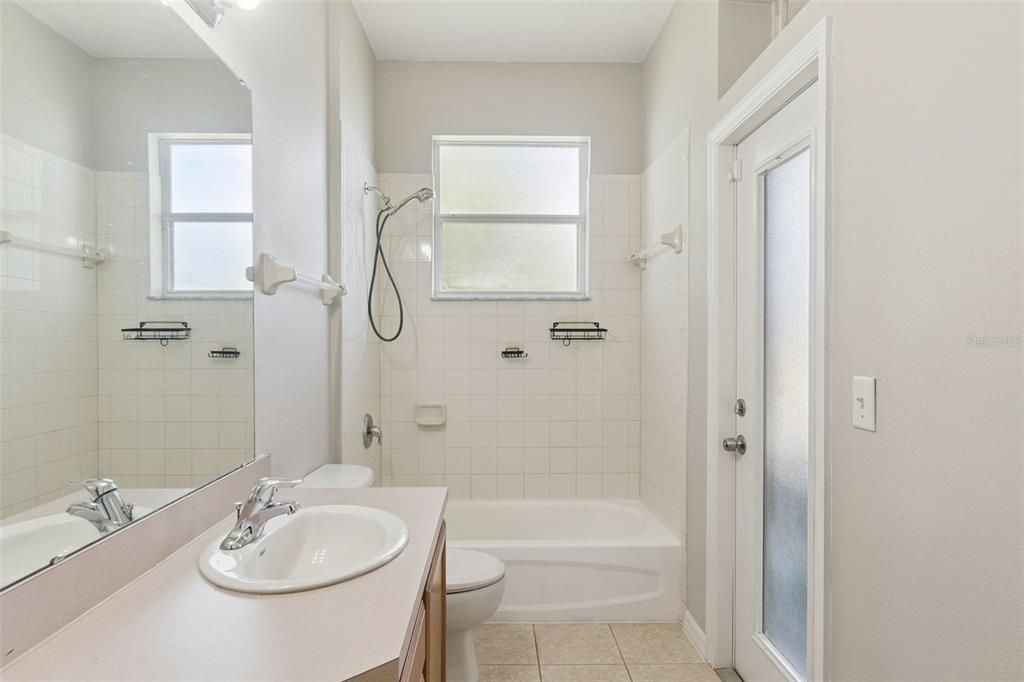 En Venta: $384,000 (4 camas, 3 baños, 2319 Pies cuadrados)