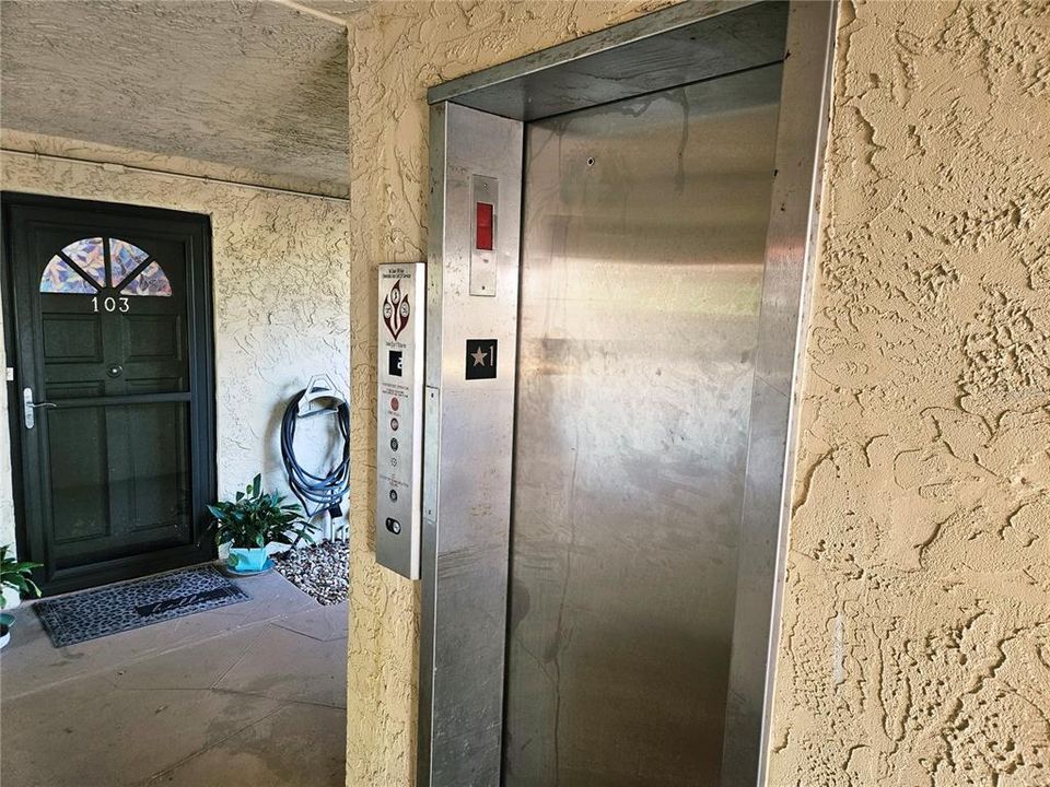 En Venta: $299,000 (2 camas, 2 baños, 940 Pies cuadrados)