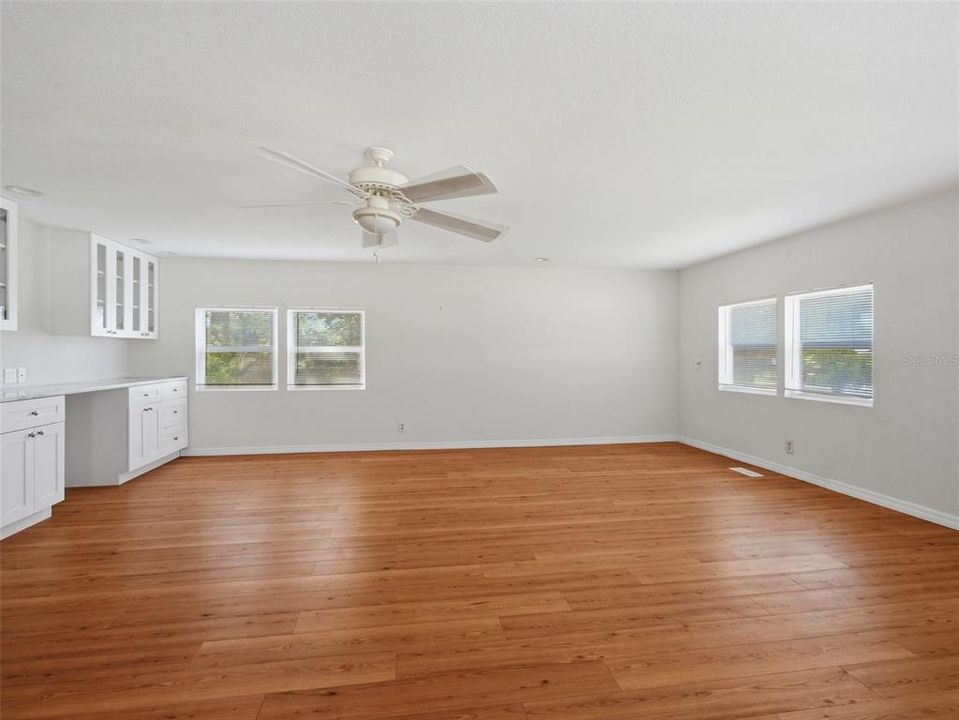 For Sale: $164,900 (3 beds, 2 baths, 1440 Square Feet)