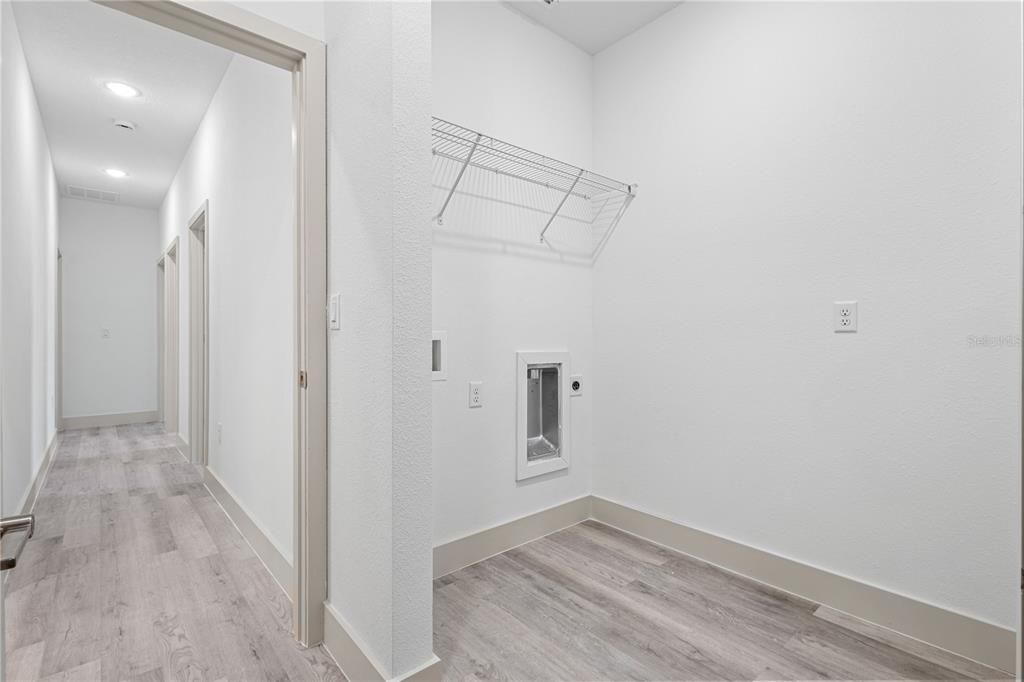 На продажу: $314,900 (4 спален, 2 ванн, 1679 Квадратных фут)