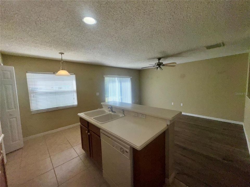 En Renta: $2,350 (3 camas, 2 baños, 1872 Pies cuadrados)