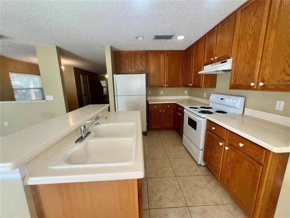 En Renta: $2,350 (3 camas, 2 baños, 1872 Pies cuadrados)