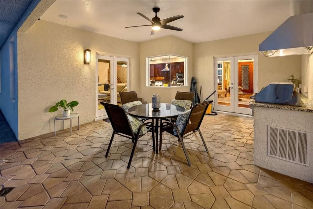 En Venta: $899,000 (5 camas, 4 baños, 4106 Pies cuadrados)