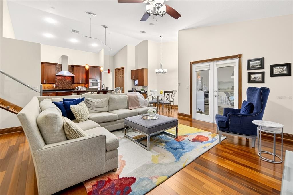 En Venta: $899,000 (5 camas, 4 baños, 4106 Pies cuadrados)