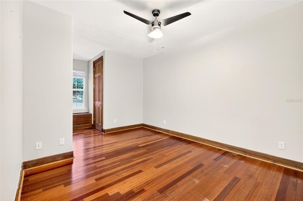 En Venta: $899,000 (5 camas, 4 baños, 4106 Pies cuadrados)