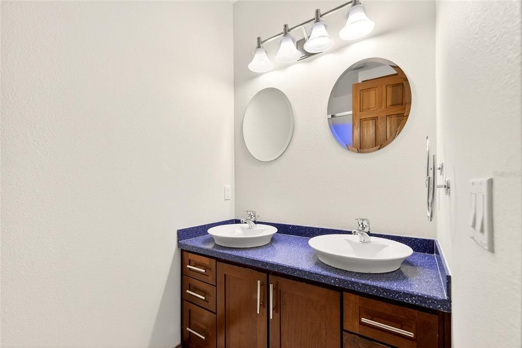 En Venta: $899,000 (5 camas, 4 baños, 4106 Pies cuadrados)