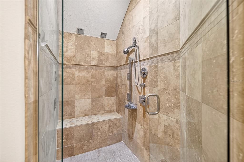 En Venta: $899,000 (5 camas, 4 baños, 4106 Pies cuadrados)